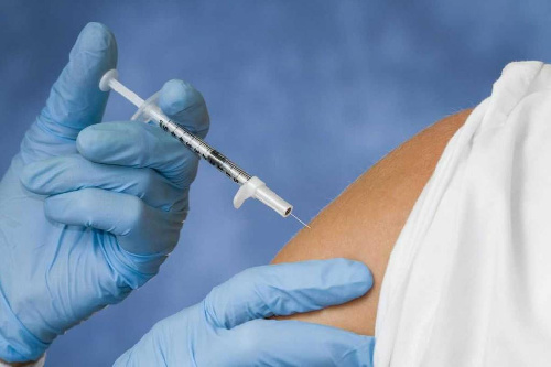 Вакцинация снижает количество случаев тяжелого течения ковида