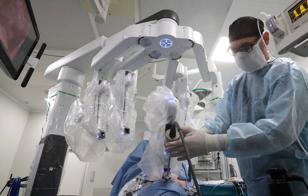 Робот Da Vinci Xi HD первый раз использован в время операции