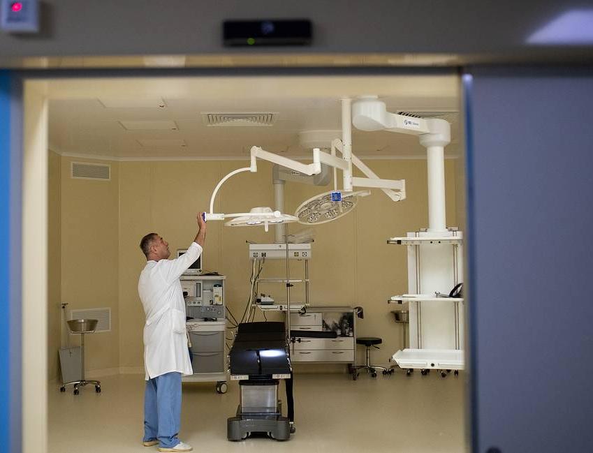 Детское нейрохирургическое отделение открыли после ремонта в Кемерово