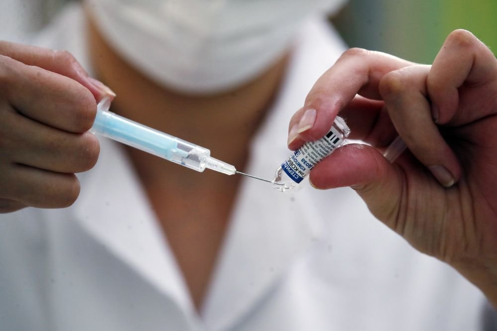 Аргентина получила еще более 700 тысяч доз вакцины "Спутник V"