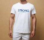 Классическая белая футболка из хлопка с небольшим добавлением эластана. Округлый вырез, короткий рукав, свободный фасон. На груди принт "STRONG Together".
